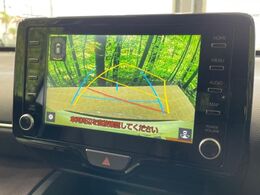 【バックカメラ】駐車時に後方がリアルタイム映像で確認できます。大型商業施設や立体駐車場での駐車時や、夜間のバック時に大活躍！運転スキルに関わらず、今や必須となった装備のひとつです！