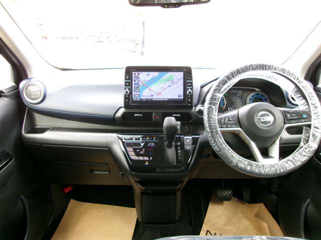 車内。視界も良好でストレス無く快適なドライブをご提供できます♪