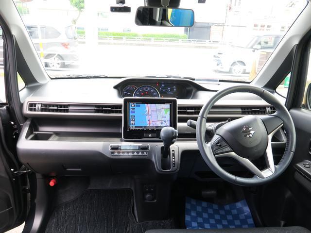 室内ヒロビロで使い勝手が良いです！ガラスも広いので運転もしやすいお車です！