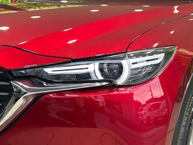 【LEDヘッドライト】悪天候や夜間走行時も良好な視界を確保し安心して運転できる高輝度LEDヘッドライトを装備！点灯速度が早く、消費電力も抑えられています。