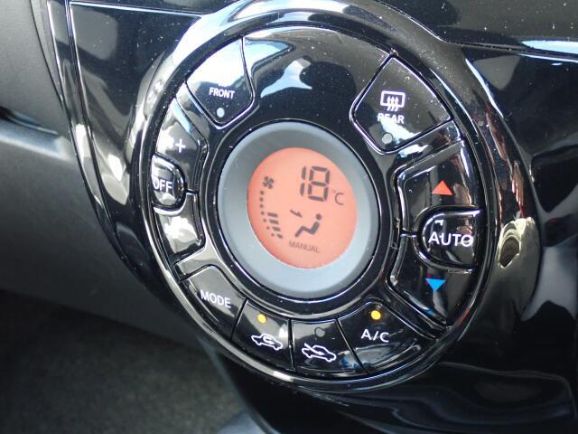 オートエアコン装備。温度設定が出来て、室内快適ですよ。