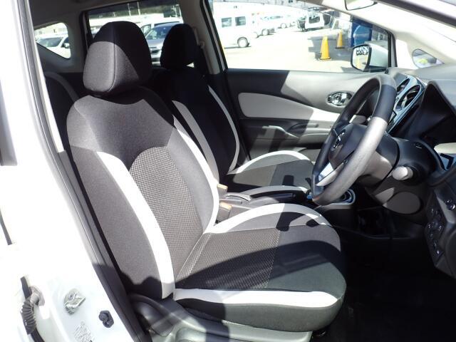 フロントシート、状態良好で安心です。大きな汚れもなく安心です