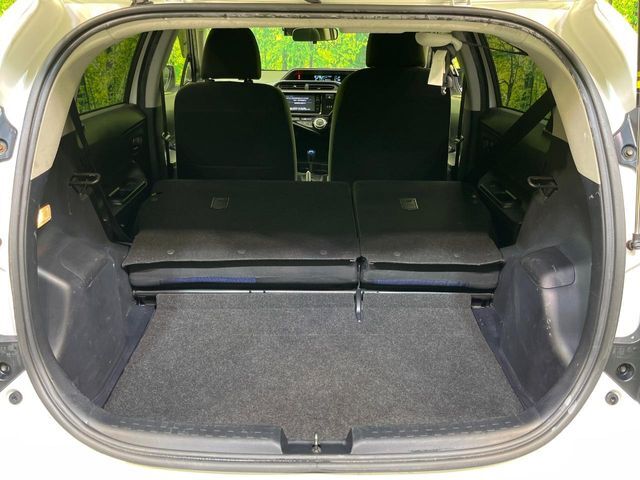 普段のお買い物や通勤、送迎等に十分な荷室スペースを確保しております。セカンドシートを倒すと、大きな荷物の積載も可能です♪