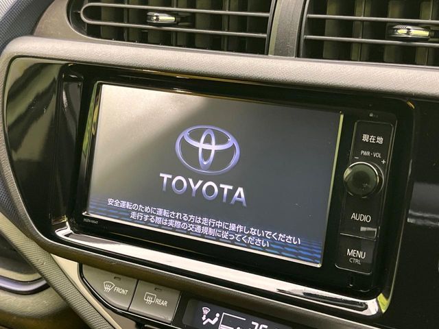 【純正ナビ】人気の純正ナビを装備しております。ナビの使いやすさはもちろん、オーディオ機能も充実！キャンプや旅行はもちろん、通勤や買い物など普段のドライブも楽しくなるはず♪
