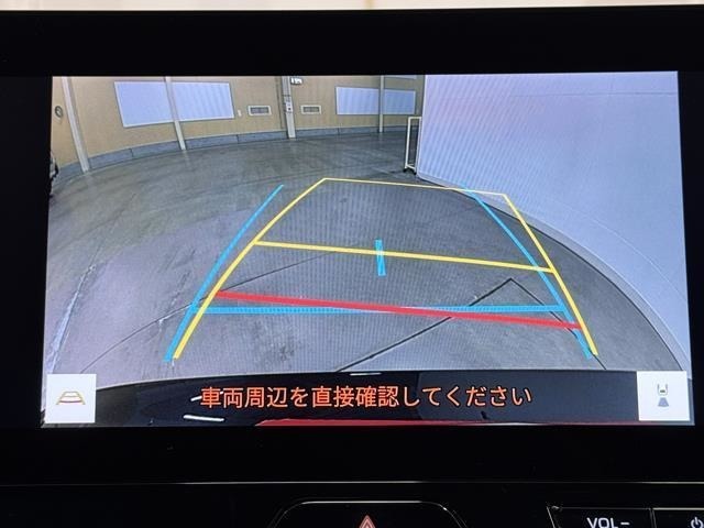 バックモニター付なので後退時に後方が見えるので安心。　車は構造上、死角がたくさんなので万が一を考えると必須ですね。　あくまで補助の為の装備、バックは目視で確認する事が重要ですよ。