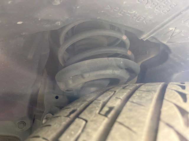 お車を安心してお乗りいただく為には、足回りの定期点検が欠かせません。サービスサポート（有償保証）では無料点検もご提供しており、安心のカーライフをお過ごしいただけるサポート体制が整っています。