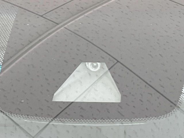 【トヨタセーフティセンス】走行中に前方の車両等を認識し、衝突しそうな時は警報とブレーキで衝突回避と被害軽減をアシスト。より安全にドライブをお楽しみいただけます。