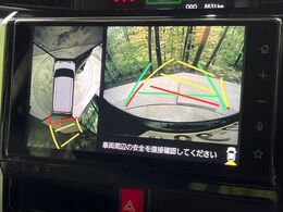 【パノラミックビューモニター】専用のカメラにより、上から見下ろしたような視点で360度クルマの周囲を確認することができます☆死角部分も確認しやすく、狭い場所での切り返しや駐車もスムーズに行えます。