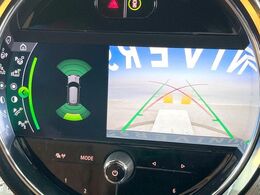 ●ガイドライン付きバックカメラ：不安な駐車もこれで安心！ガイドライン付きなので狭い箇所での駐車もラクラクです！