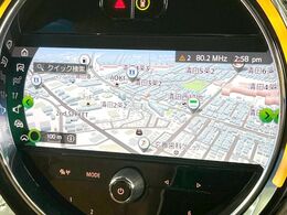 ●純正ナビ:一体感のあるナビは、高級感ある車内を演出してくれます。Bluetooth再生などオーディオ機能も充実しておりますので、運転もより楽しめます♪