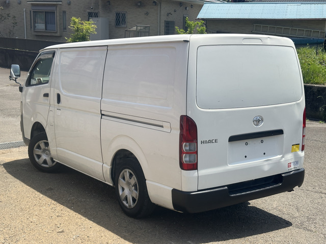 当店では、ハイエースの車両を多数掲載しております。さまざまなモデルや仕様のハイエースをご覧いただけるので、ぜひ一度ご確認してみてはいかがでしょうか。ご希望の条件に合った車両が見つかるかもしれません！