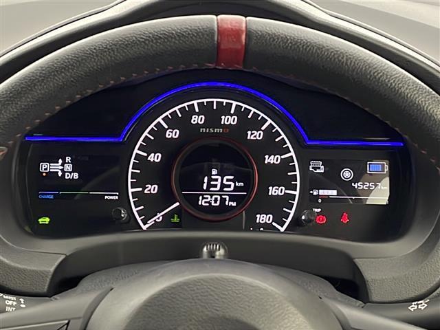 【スピードメーター】メーターがシンプルで見やすく運転しやすいですね！