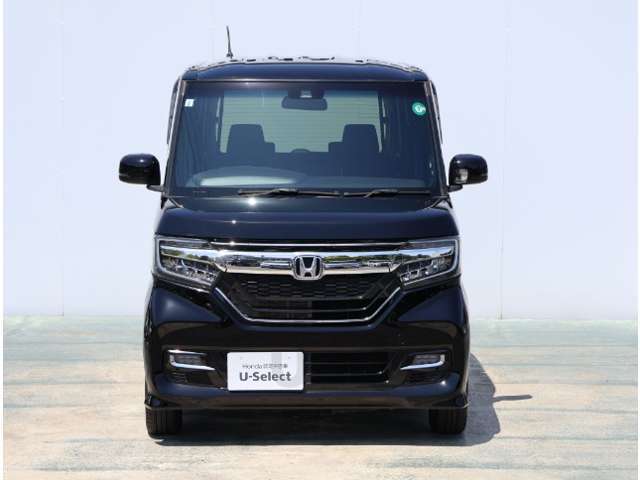 『ACC(車両追随機能)』で、予め設定した速度内で自動でスピードを調整。高速道路などの運転の時には、常に一定の車間距離を保つことができ、安全な運転と快適なドライブをサポートしてくれます。