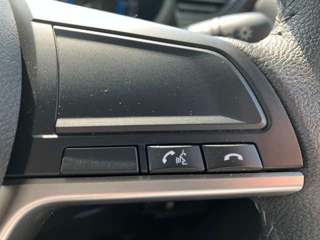 運転中でもハンズフリーで通話可能！ボタンを押すだけで出られます！