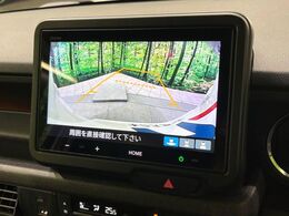 【バックカメラ】駐車時に後方がリアルタイム映像で確認できます。大型商業施設や立体駐車場での駐車時や、夜間のバック時に大活躍！運転スキルに関わらず、今や必須となった装備のひとつです！
