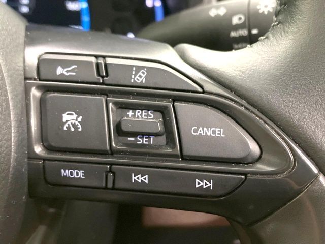 【レーダークルーズコントロール】高速道路での長距離走行が楽に！！自動で速度を保つクルーズコントロールが、衝突軽減システムと連携し、前方の車両を感知して車間を保つように速度調節してくれます！！