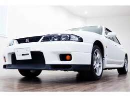 正規ディーラー車　1998年モデル　スカイラインGT-R オーテックバージョン 40th ANNIVERSARY　ホワイト/ブラック×グレー