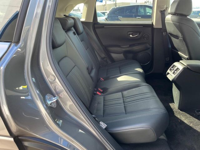 後部座席も気になるようなキズ・汚れやへたり等、大きなダメージはなく、良好な状態です。