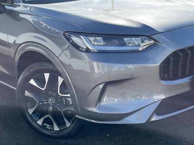 【LEDヘッドライト】悪天候や夜間走行時も良好な視界を確保し安心して運転できる高輝度LEDヘッドライトを装備！点灯速度が早く、消費電力も抑えられています。