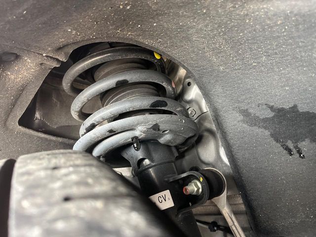 お車を安心してお乗りいただく為には、足回りの定期点検が欠かせません。サービスサポート（有償保証）では無料点検もご提供しており、安心のカーライフをお過ごしいただけるサポート体制が整っています。