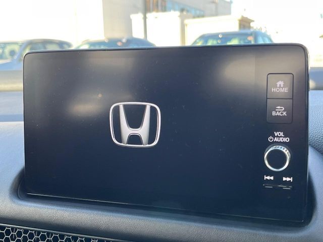 【純正9型ナビ】人気の純正ナビを装備。オーディオ機能も充実しており、Bluetooth接続すればお持ちのスマホやMP3プレイヤーの音楽を再生可能！毎日の運転がさらに楽しくなります！！