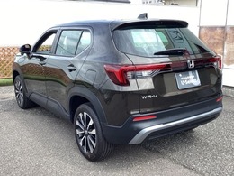 自社整備工場で点検整備をおこなってからお渡ししています。車検が残っている場合は『12ヶ月点検整備』を、車検整備付きの場合は『車検整備』をおこないます。整備費用は車両本体価格に含まれています。