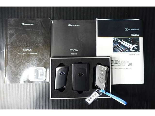 メンテナンスノート、取扱説明書付いています！おクルマの情報が、ギュッと凝縮★　今までの整備記録が記載されている、大事な物です★