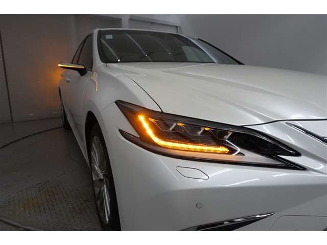 ヘッドライトのレンズもクリーニング済みです！とても綺麗ですよ♪　レンズが汚れていると本来の明るさが出ませんよ！