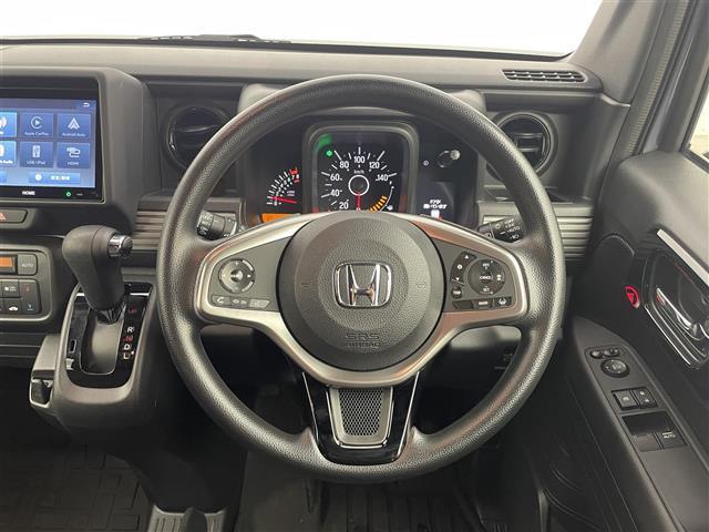 【ステアリング】軽い力で扱いやすいハンドルです。目立つ傷やスレなどなく綺麗な状態です！除菌プランいれていただくとさらに快適に！清潔なお車はお子様にも安心ですね！