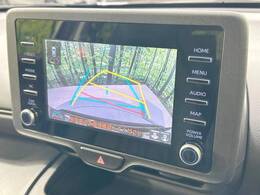 【バックカメラ】駐車時に後方がリアルタイム映像で確認できます。大型商業施設や立体駐車場での駐車時や、夜間のバック時に大活躍！運転スキルに関わらず、今や必須となった装備のひとつです！