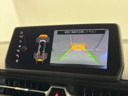 【バックカメラ】駐車時に後方がリアルタイム映像で確認できます。大型商業施設や立体駐車場での駐車時や、夜間のバック時に大活躍！運転スキルに関わらず、今や必須となった装備のひとつです！