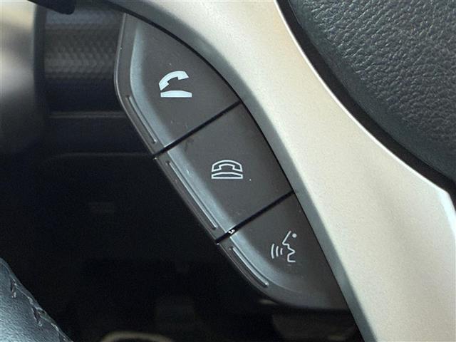 運転席操作部の画像です。店舗にて現車の確認もいただけますので、お電話で在庫のご確認の上是非ご来店くださいませ！！！ワクワクするクルマ選びをご提案します！