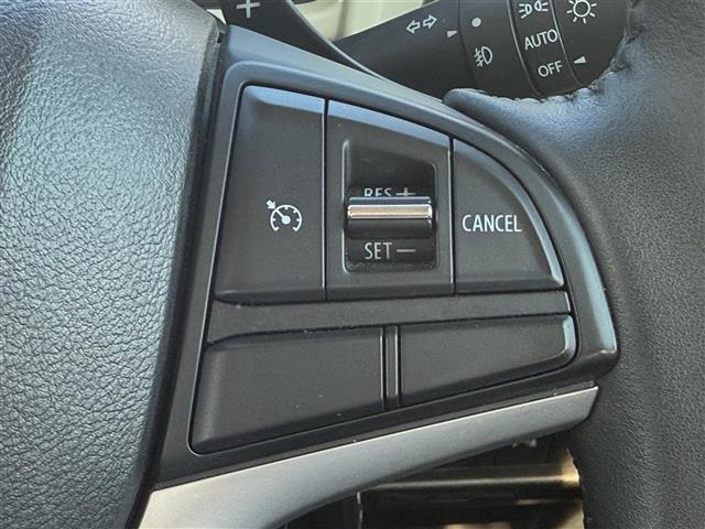 運転席操作部の画像です。店舗にて現車の確認もいただけますので、お電話で在庫のご確認の上是非ご来店くださいませ！！！ワクワクするクルマ選びをご提案します！