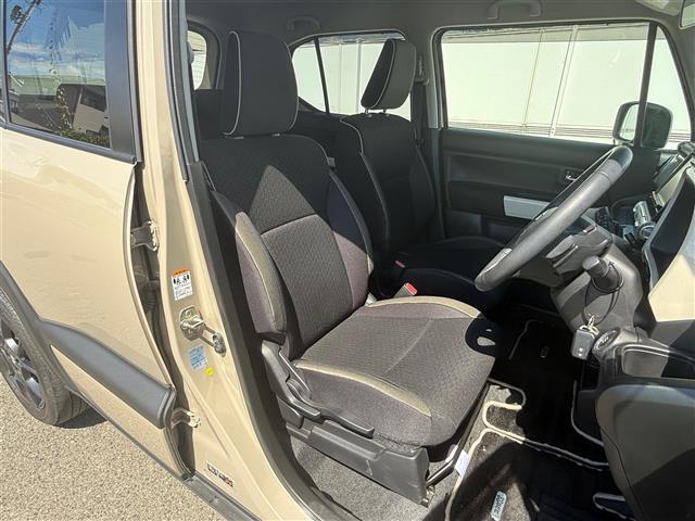 運転席の画像です。店舗にて現車の確認もいただけますので、お電話で在庫のご確認の上是非ご来店くださいませ！！！