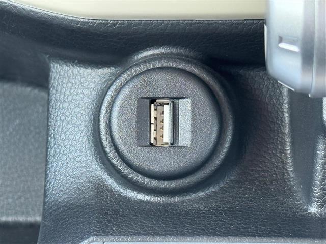 運転席操作部の画像です。店舗にて現車の確認もいただけますので、お電話で在庫のご確認の上是非ご来店くださいませ！！！ワクワクするクルマ選びをご提案します！