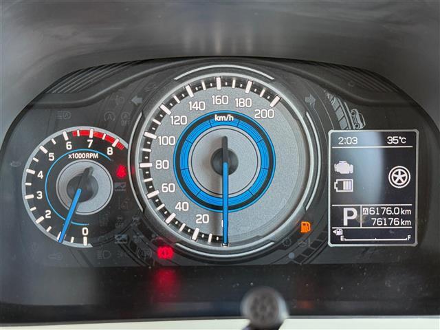 スピードメーターの画像です。店舗にて現車の確認もいただけますので、お電話で在庫のご確認の上是非ご来店くださいませ！！！ワクワクするクルマ選びをご提案します！