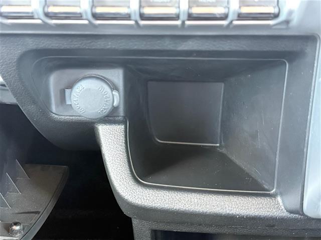 ドリンクホルダーの画像です。店舗にて現車の確認もいただけますので、お電話で在庫のご確認の上是非ご来店くださいませ！！！ワクワクするクルマ選びをご提案します！
