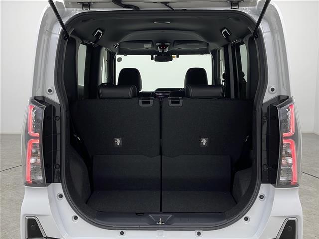 【トランク】積み込みやすくて、たっぷり積める荷室です。シートアレンジできるものは、乗車人数と荷物の量や大きさによってシートを動かすことができるので、より快適なドライブが可能です！