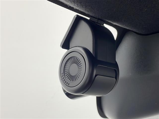 【ドライブレコーダー】映像・音声などの運転中の記録を残します。事故などを起こした起こされた時の証拠になりえますので、もしも時でも安心ですね。