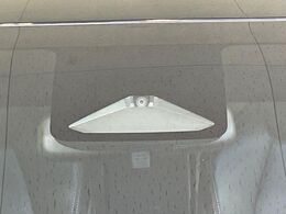 【トヨタセーフティセンス】走行中に前方の車両等を認識し、衝突しそうな時は警報とブレーキで衝突回避と被害軽減をアシスト。より安全にドライブをお楽しみいただけます。