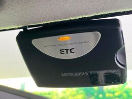 【ETC】高速道路の料金所をストレスなく通過！話題のスポットやサービスエリアに多い「スマートIC」利用時は必須のアイテムです。当店でセットアップを実施、ご納車当日からすぐにご利用いただけます！