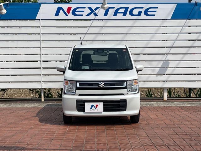 弊社では、全車『修復歴なし』のお車のみ取り扱っております。専任バイヤーによる厳選した仕入れの後、入庫後の車両チェックを行い、ネクステージが認定した高品質な中古車をご提供しております。