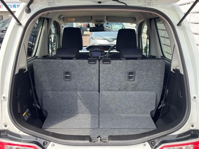 積み下ろしのしやすいデッキにはたっぷりと荷物を積み込んでいただけます。遊びから仕事まで、様々なシーンで頼れます♪