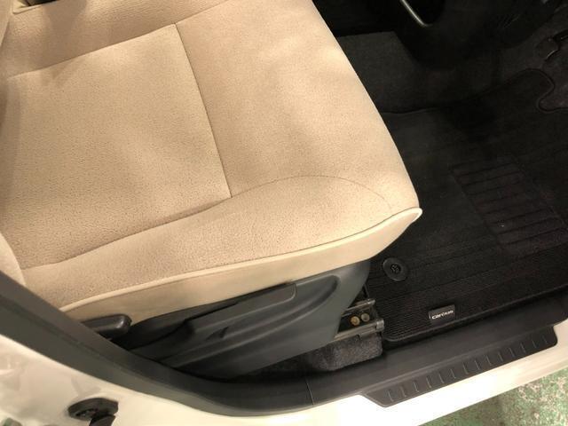 痛みの出やすい運転席シートの角、フロアマット、座面、ともに良好です