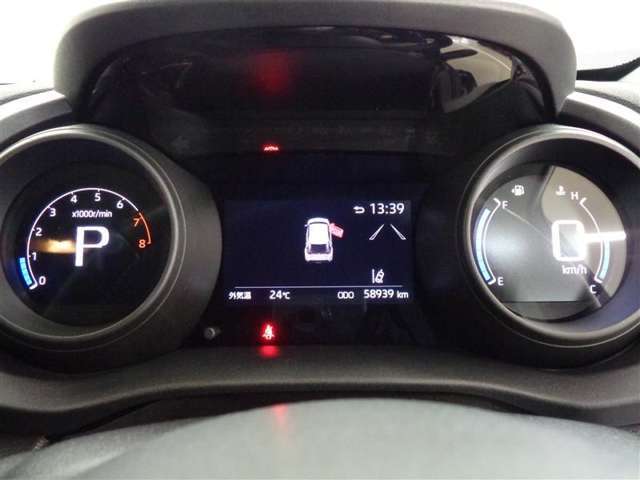 展示車は全てトヨタの車を知り尽くしたエキスパートが基本性能に関わる機能や状態を徹底的にチェックしています。消耗部品の事前交換など法定12ヶ月点検相当の点検・整備を必ず実施しています。