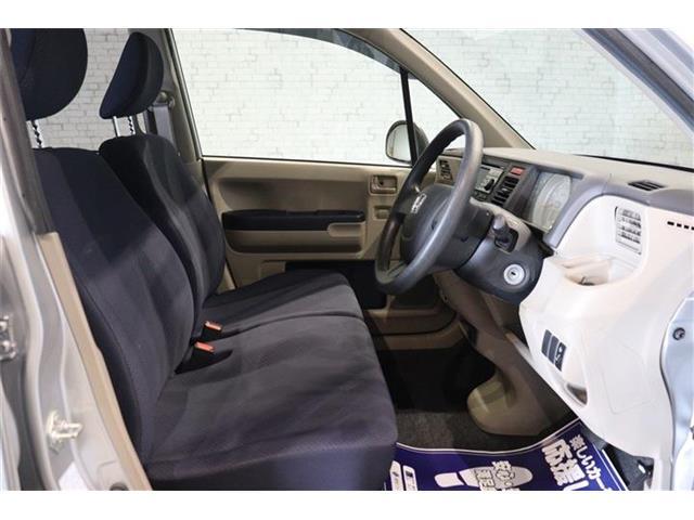 良好な視界とスムーズな乗り降りを実現した運転席。運転席はアイポイントを高くし視界良好です。