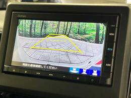 【バックカメラ】駐車時に後方がリアルタイム映像で確認できます。大型商業施設や立体駐車場での駐車時や、夜間のバック時に大活躍！運転スキルに関わらず、今や必須となった装備のひとつです！