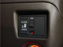 ◆片側電動スライドドア◆狭い駐車場でも乗り降りが楽々♪お子様が隣の車にドアを当ててしまう心配もございません！小さなお子様連れの方もこれで安心。