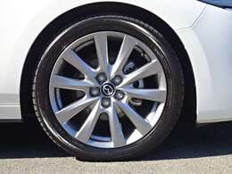 純正のアルミホイール！足元までカッコよく決まってます！！