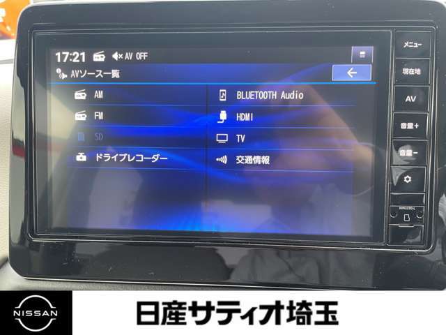純正のメモリーナビ搭載です。初めての場所でも安心ですね♪